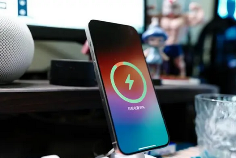 无为苹果15换屏服务分享用什么充电器给iPhone15充电更好 
